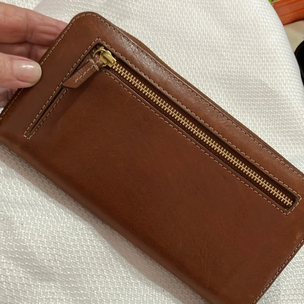 Fossil Brown Leather WalletLadies Classy Fossil Brown Leather Wallet Barely Used - Picture 4 of 10